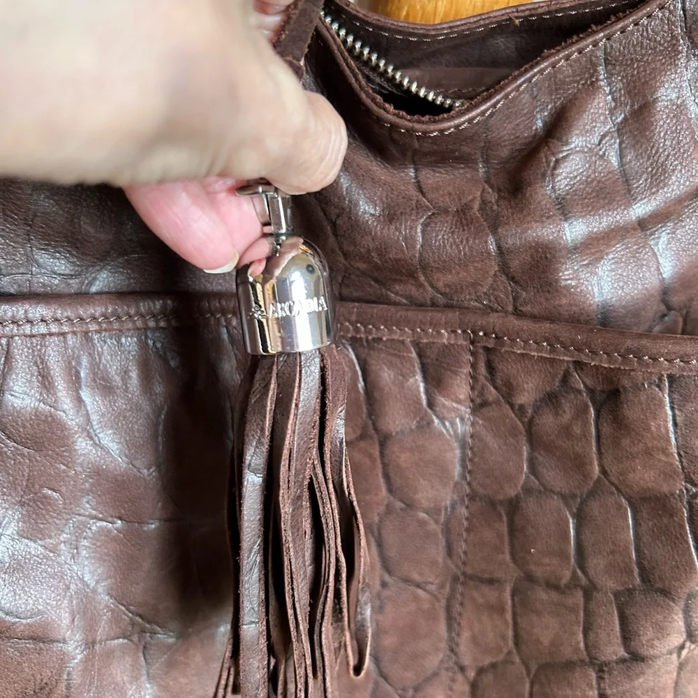 Arcadia Brown Genuine Leather Shoulder Bag - Picture 14 of 15